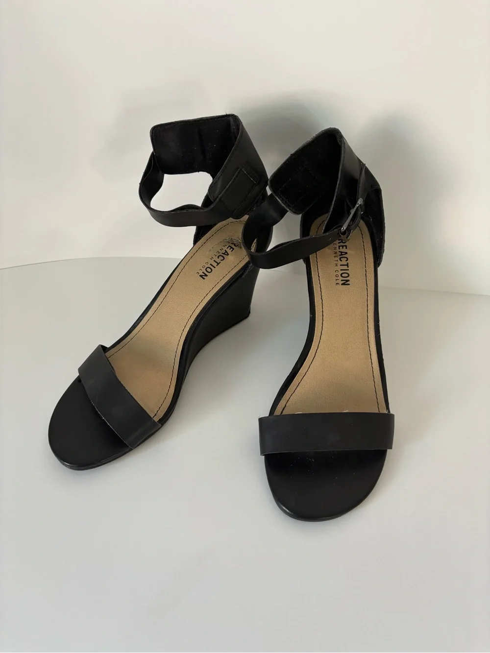 Reaction Kenneth Cole simple black